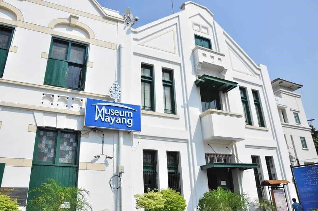 Museum Wayang Jakarta, 1. Museum Sejarah Jakarta (Fatahillah), 2. Museum Nasional Indonesia, 3. Museum Taman Prasasti, 4. Museum Basoeki Abdullah, 5. Museum Wayang Jakarta, 6. Museum Seni Rupa dan Keramik, 7. Museum Bank Mandiri, 8. Museum Tekstil, 9. Museum Layang-Layang, 10. Museum Macan