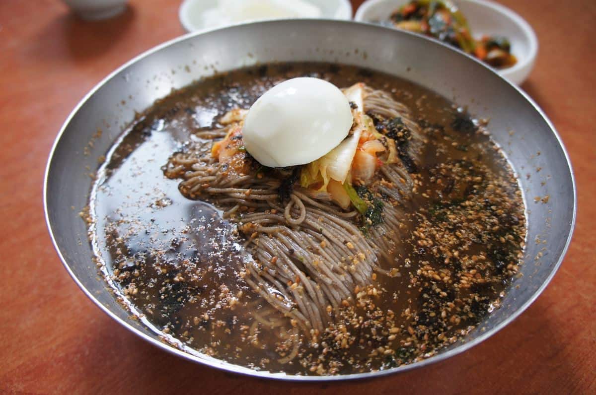 Makguksu, 1. Ramyun, 2. Jajangmyeon, 3. Budae Jjigae, 4. Japchae, 5. Naengmyeon, 6. Kalguksu, 7. Makguksu, 8. Bibim Guksu, 9. Jjampong, 10. Milmyeon