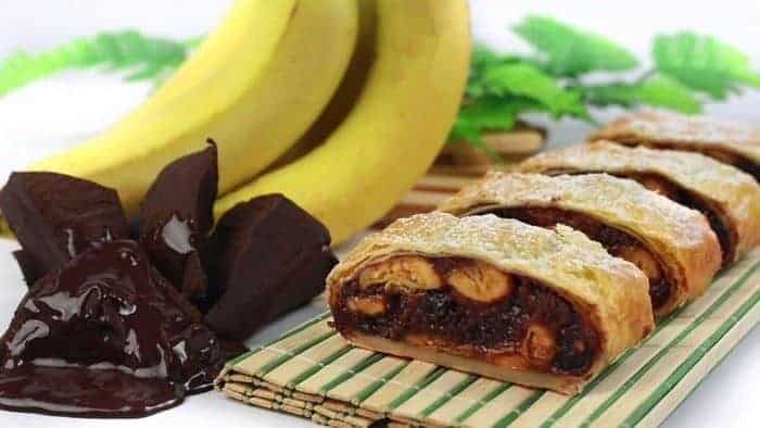 Malang Strudel, 1. Keripik Apel, 2. Malang Strudel, 3. Pia Mangkok, 4. Keripik Ceker, 5. Keripik Tempe, 6. Bakpao Telo, 7. Bakpao Sayang, 8. Ledre Pisang Bangka, 9. Kaos Soak Ngalam, 10. Keramik Dinoyo