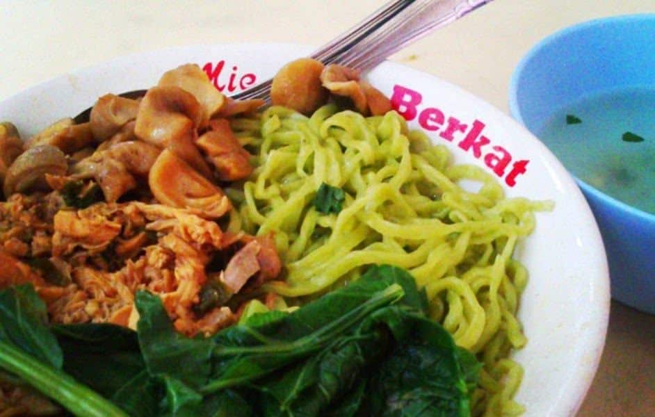 Mie Ayam Berkat, 1. Dodol Belimbing, 2. Bakso Comberan, 3. Es Pocong, 4. Mie Ayam Berkat, 5. Perkedel Bakar, 6. Peyek Gale, 7. Dodol Depok, 8. Buah Belimbing