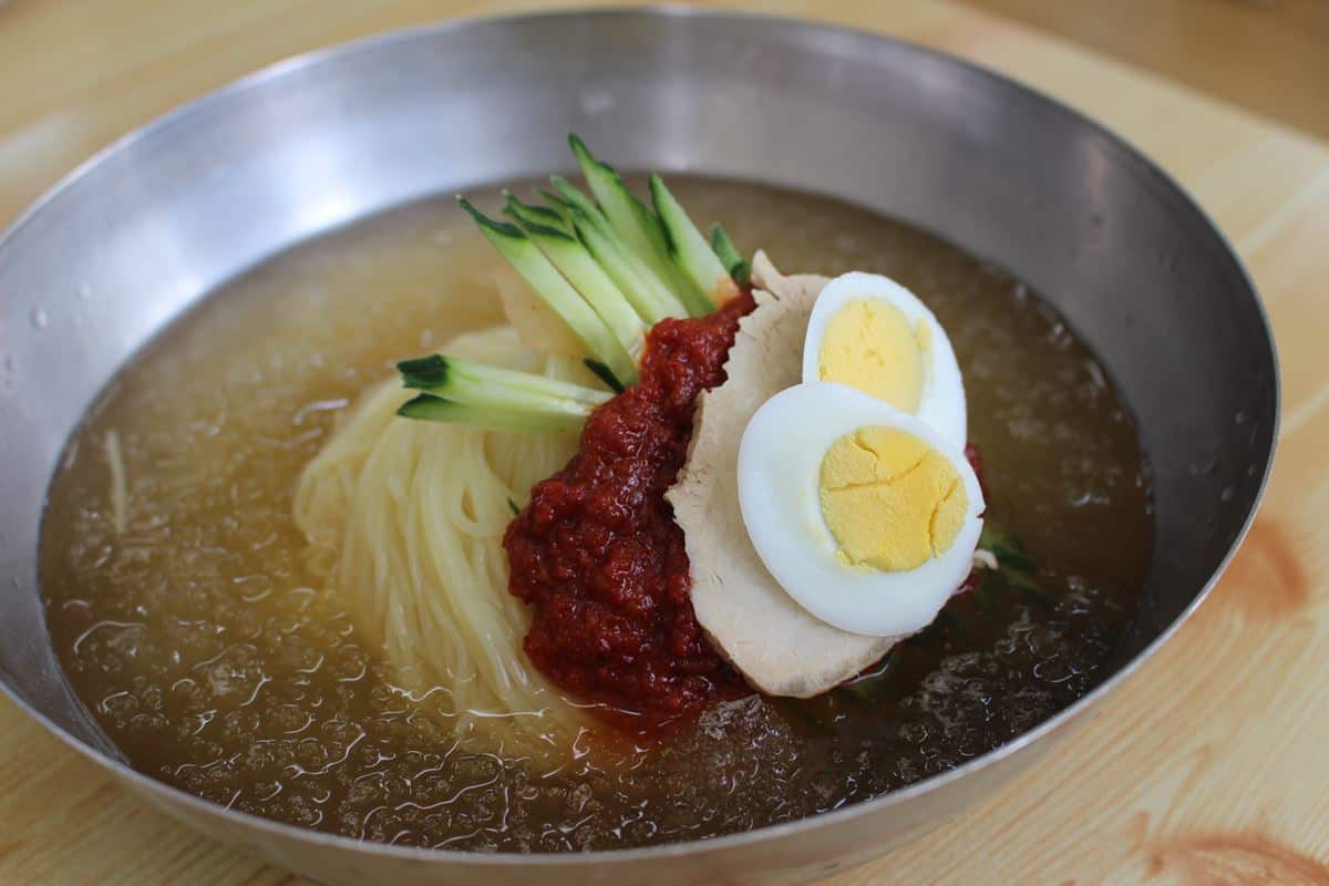 Milmyeon, 1. Ramyun, 2. Jajangmyeon, 3. Budae Jjigae, 4. Japchae, 5. Naengmyeon, 6. Kalguksu, 7. Makguksu, 8. Bibim Guksu, 9. Jjampong, 10. Milmyeon