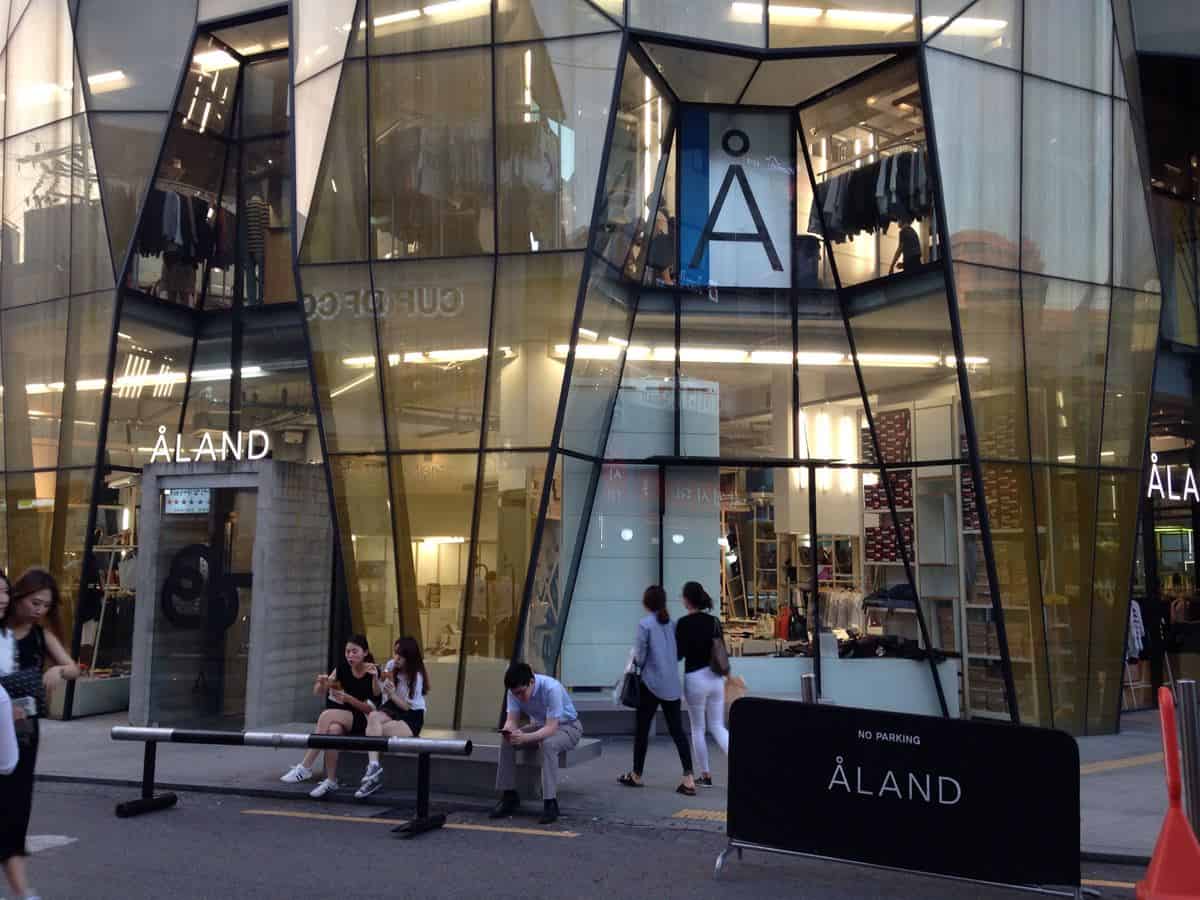 A-Land, 1. ARITAUM, 2. Eden Plaza, 3. Lotte Department Store, 4. Olive Young, 5. Cree’mare, 6. A-Land, 7. LOHB (Love Health and Beauty), 8. Samcheong-dong, 9. Ewha Woman’s University, 10. Garosu-gil