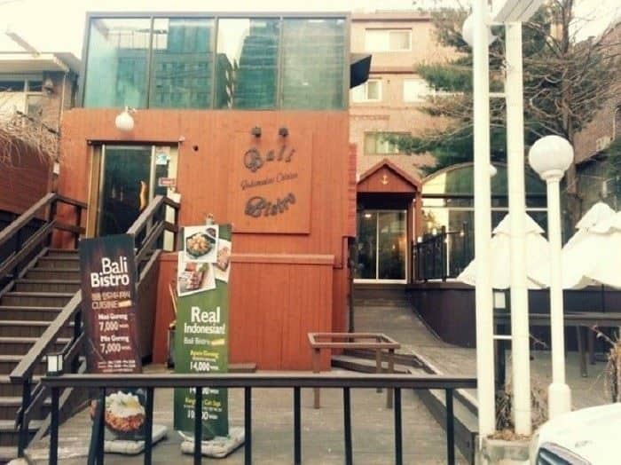 Bali Bistro, 1. Warung Pojok, 2. Warung Barokah, 3. Warung Mbok Mumun, 4. Siti Sarah, 5. Bali Bistro, 6. Warung Kita, 7. Warung Batavia, 8. Warung Makan Borobudur, 9. Bali Lilin