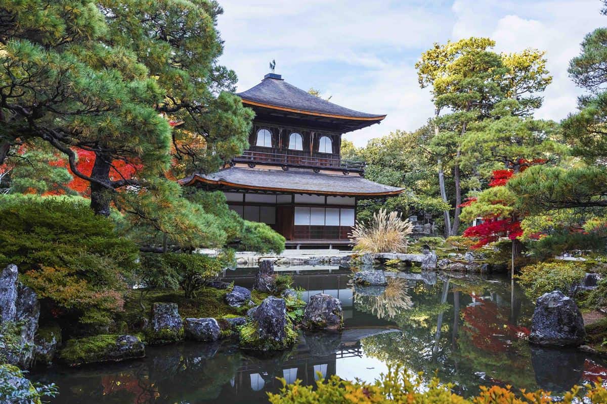 Ginkaku-ji, 1. Fushimi Inari Taisha, 2. Arashiyama, 3. Kuil Kinkakuji, 4. Nijo Castle, 6. Kiyomizudera, 7. Kyoto Tower, 8. Kuil Yasaka, 9. Pasar Nishiki, 10. Kyoto Gosho, 11. Tenryū-ji, 12. Museum Nasional Kyoto, 13. Heian Jingū, 14. Tō-ji, 15. Ginkaku-ji