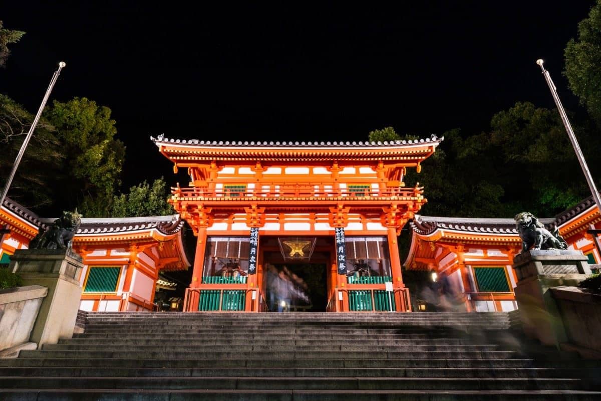 Kuil Yasaka, 1. Fushimi Inari Taisha, 2. Arashiyama, 3. Kuil Kinkakuji, 4. Nijo Castle, 6. Kiyomizudera, 7. Kyoto Tower, 8. Kuil Yasaka, 9. Pasar Nishiki, 10. Kyoto Gosho, 11. Tenryū-ji, 12. Museum Nasional Kyoto, 13. Heian Jingū, 14. Tō-ji, 15. Ginkaku-ji