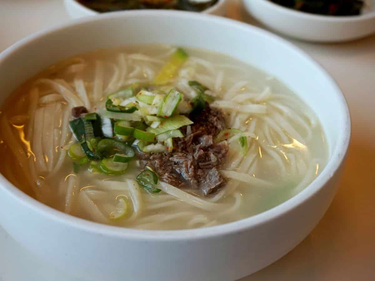 Kalguksu, 1. Ramyun, 2. Jajangmyeon, 3. Budae Jjigae, 4. Japchae, 5. Naengmyeon, 6. Kalguksu, 7. Makguksu, 8. Bibim Guksu, 9. Jjampong, 10. Milmyeon