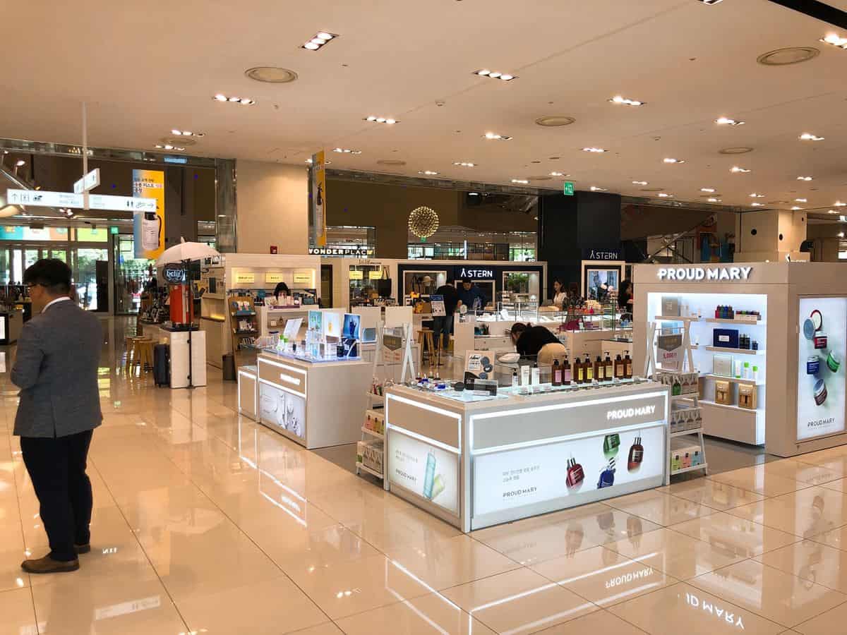 Lotte Department Store, 1. ARITAUM, 2. Eden Plaza, 3. Lotte Department Store, 4. Olive Young, 5. Cree’mare, 6. A-Land, 7. LOHB (Love Health and Beauty), 8. Samcheong-dong, 9. Ewha Woman’s University, 10. Garosu-gil