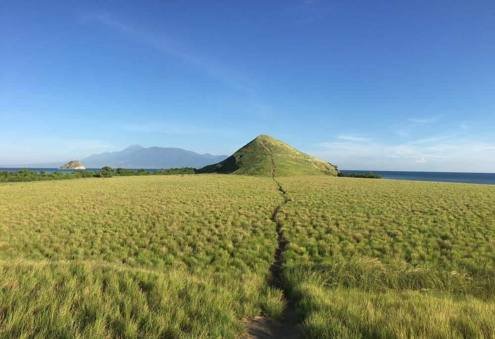 Pulau Kenawa, 1. Padang Sabana di Gunung Bromo, 2. Sabana Bukit Teletubbies di Puncak Gunung Prau, 3. Taman Nasional Baluran, Afrika-nya Indonesia, 4. Sabana Cikasur, Gunung Argopuro, 5. Taman Nasional Alas Purwo, Surga di Banyuwangi, 6. Merbabu, Gunung dengan Luasnya Sabana, 7. Sembalun, Sabana Terbaik di Gunung Rinjani, 8. Hamparan Padang Rumput di Kawah Wurung Bondowoso, 9. Pulau Kenawa, Sabana dengan Bukit Menjulang, 10. Sabana Sumba Timur