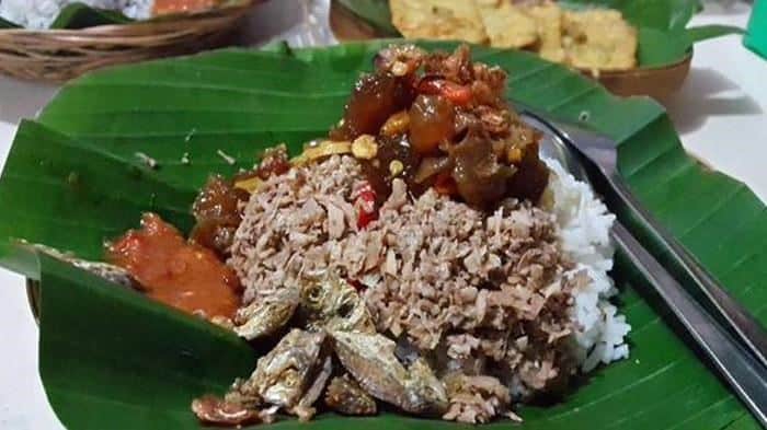 Sego Megono, 1. Mi So, 2. Sego Megono, 3. Tauto, 4. Garang Asem Pekalongan (Megono), 5. Pindang Tetel, 6. Ganyong, 7. Kue Lumpang, 8. Capret, 9. Growol, 10. Apem Kesesi