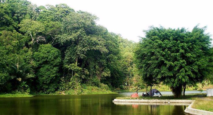 Tempat Wisata Situ Cikuda di Majalengka, 1. Telaga Herang, 2. Lembah Panyaweuyan, 3. Kebun Teh Cipasung, 4. Cadas Gantung, 5. Curug Muara Jaya, 6. Petilasan Prabu Siliwangi, 7. Curug Cipeuteuy, 8. Wisata Paralayang Gunung Panten, 9. Situ Cikuda, 10. Jembar Waterpark