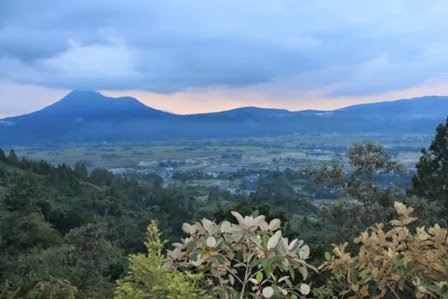 Tor Simarsayang, 1. Tor Simarsayang, 2. Aek Sijorni, 3. Goa Sayur Matinggi, 4. Air Terjun Silima-Lima, 5. Sipenggeng Rock, 6. Air Terjun Sampuran Damparan, 7. Danau Tao, 8. Danau Siais Batangtoru, 9. Candi Bahal, 10. Puncak JB Padangsidimpuan