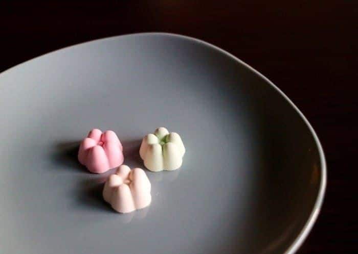 Wasanbon, 1. Yokan, 2. Wasanbon, 3. Kit Kat Green Tea, 4. Senbei, 5. Chocobi, 6. Tokyo Banana, 7. Tokyo Nicorin, 8. Tokyo Honey Sugar, 9. Hello Kitty Gaufrette, 10. Hiyoko Sweet (Meika Hiyoko)