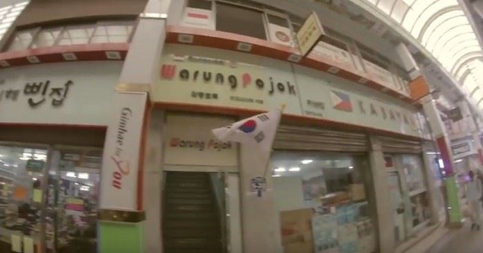 Warung Pojok, 1. Warung Pojok, 2. Warung Barokah, 3. Warung Mbok Mumun, 4. Siti Sarah, 5. Bali Bistro, 6. Warung Kita, 7. Warung Batavia, 8. Warung Makan Borobudur, 9. Bali Lilin