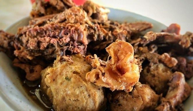 bakso comberan, 1. Dodol Belimbing, 2. Bakso Comberan, 3. Es Pocong, 4. Mie Ayam Berkat, 5. Perkedel Bakar, 6. Peyek Gale, 7. Dodol Depok, 8. Buah Belimbing