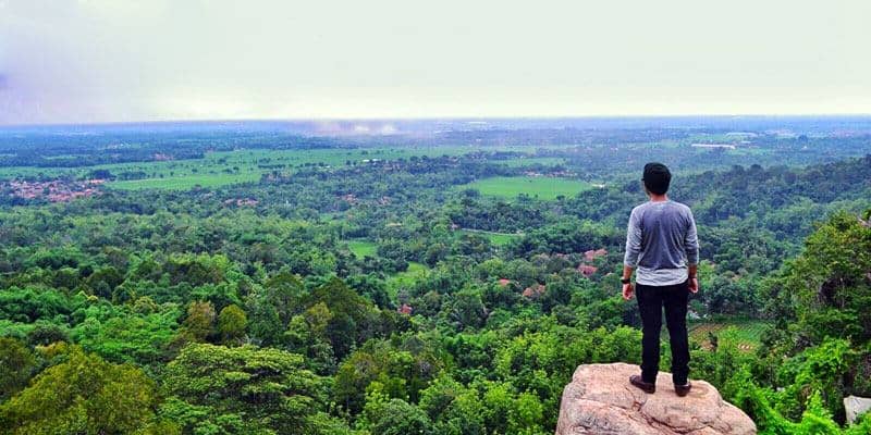 cadas gantung, 1. Telaga Herang, 2. Lembah Panyaweuyan, 3. Kebun Teh Cipasung, 4. Cadas Gantung, 5. Curug Muara Jaya, 6. Petilasan Prabu Siliwangi, 7. Curug Cipeuteuy, 8. Wisata Paralayang Gunung Panten, 9. Situ Cikuda, 10. Jembar Waterpark