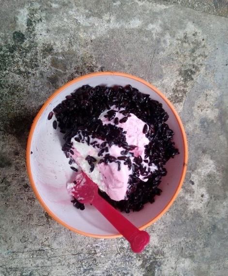 dodong hideung, 1. Soto Gempol, 2. Kue Gonjing, 3. Tahu Bumbu, 4. Pepes Jambal, 5. Kerupuk Bontot, 6. Ali Agrem, 8. Jojongkong, 9. Semprong Karawang, 10. Dodong Hideung