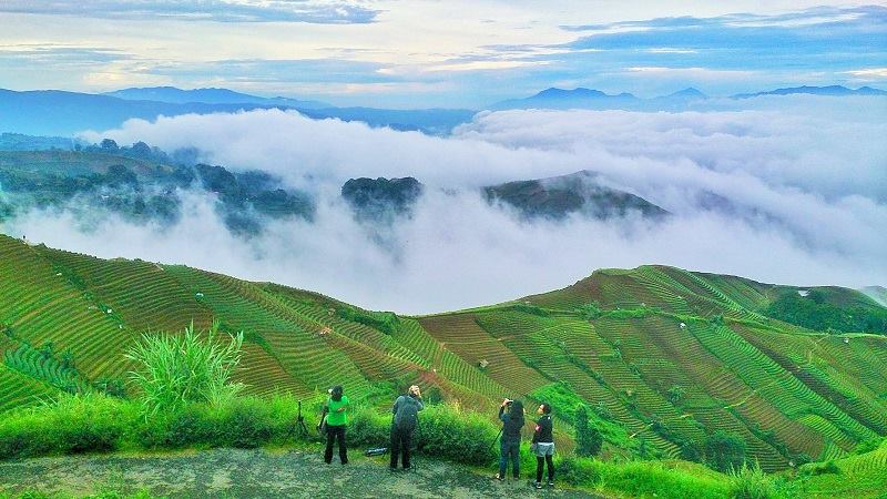lembah panyaweuyan, 1. Telaga Herang, 2. Lembah Panyaweuyan, 3. Kebun Teh Cipasung, 4. Cadas Gantung, 5. Curug Muara Jaya, 6. Petilasan Prabu Siliwangi, 7. Curug Cipeuteuy, 8. Wisata Paralayang Gunung Panten, 9. Situ Cikuda, 10. Jembar Waterpark