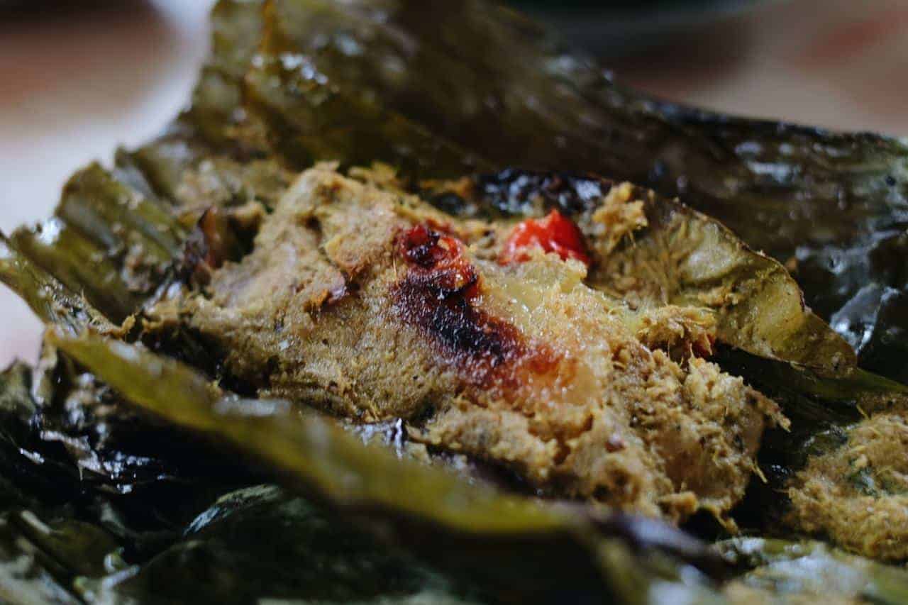 pepes jambal, 1. Soto Gempol, 2. Kue Gonjing, 3. Tahu Bumbu, 4. Pepes Jambal, 5. Kerupuk Bontot, 6. Ali Agrem, 8. Jojongkong, 9. Semprong Karawang, 10. Dodong Hideung