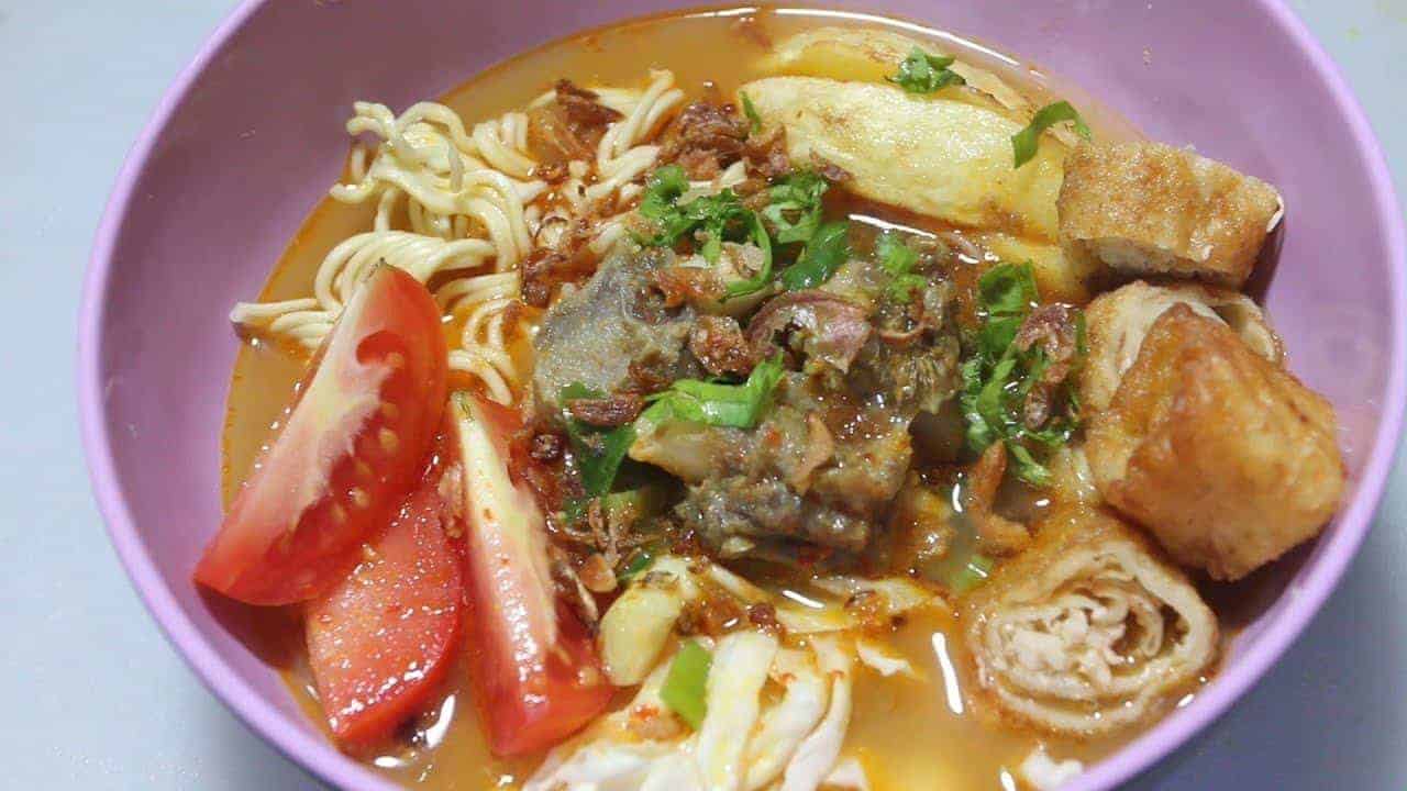 makanan khas bogor soto mie bogor, 1. Soto Mie, 2. Tauge Goreng, 3. Laksa Bogor, 4. Soto Kuning, 5. Cungkring, 6. Asinan Bogor, 7. Doclang, 8. Bapatong, 9. Pepes Sagu, 10. Ikan Balita