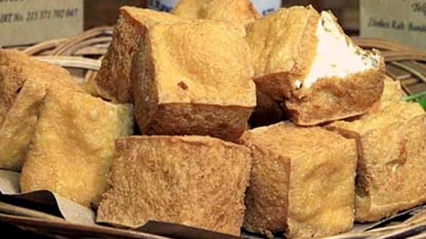 tahu lamping, 1. Kwecang, 3. Nasi Kasreng, 4. Ketempling, 5. Tahu Lamping, 6. Rujak Kangkung, 7. Golono, 8. Peuyeum Ketan, 9. Kue Satu, 10. Keripik Gadung