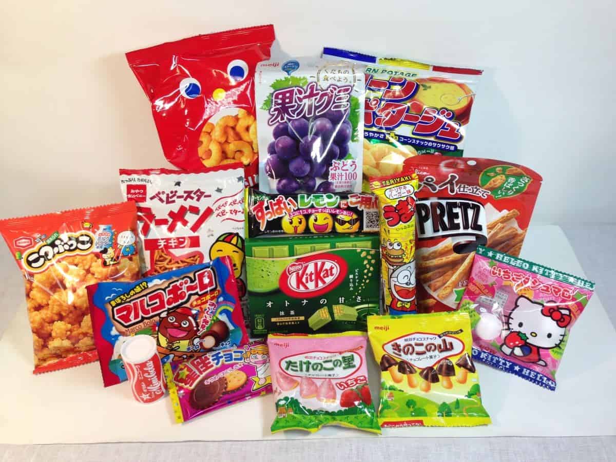 Makanan Ringan, 1. Omamori, 2. Furin, 3. Gantungan Kunci, 4. Sensu, 5. Magnet, 6. Furikake, 7. Kartu Pos, 8. Sumpit, 9. Tenugui, 10. Origami, 11. Pasta Miso, 12. Makanan Ringan