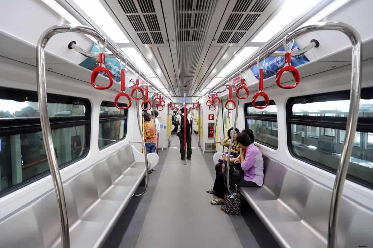 Masuk dengan Tertib dan Jangan Makan-Minum di Dalam, 1. Pesan Tiket LRT, 2. Ketahui Sejumlah Stasiun LRT Palembang serta Zona Rutenya, 3. Tap in Tiket LRT-mu, 4. Tunggu LRT di Bangku Khusus Penumpang, 5. Tunggu Hingga Penumpang LRT Sebelumnya Keluar, 6. Masuk dengan Tertib dan Jangan Makan-Minum di Dalam, 7. Beri Kursi Prioitas untuk yang Membutuhkan, 8. Pastikan Barang Tak Tertinggal dan Tap Out Tiketmu