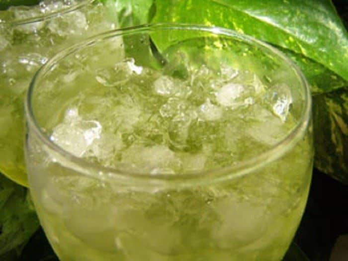 Nam Bi Tua, 1. King Mango Tea, 2. Oliang, 3. Cha Manao, 4. Nam Manao, 5. Nam Dok Anchan, 6. Thai Coconut Shake, 7. Nam Som, 8. Pomegranate Juice, 9. Nom Yen, 10. Nam Matoom, 11. Nam Dang-Mu Pan, 12. Nam Bi Tua