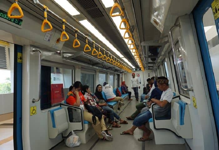 Beri Kursi Prioitas untuk yang Membutuhkan, 1. Pesan Tiket LRT, 2. Ketahui Sejumlah Stasiun LRT Palembang serta Zona Rutenya, 3. Tap in Tiket LRT-mu, 4. Tunggu LRT di Bangku Khusus Penumpang, 5. Tunggu Hingga Penumpang LRT Sebelumnya Keluar, 6. Masuk dengan Tertib dan Jangan Makan-Minum di Dalam, 7. Beri Kursi Prioitas untuk yang Membutuhkan, 8. Pastikan Barang Tak Tertinggal dan Tap Out Tiketmu