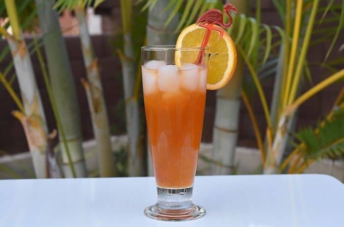 Cha Manao, 1. King Mango Tea, 2. Oliang, 3. Cha Manao, 4. Nam Manao, 5. Nam Dok Anchan, 6. Thai Coconut Shake, 7. Nam Som, 8. Pomegranate Juice, 9. Nom Yen, 10. Nam Matoom, 11. Nam Dang-Mu Pan, 12. Nam Bi Tua