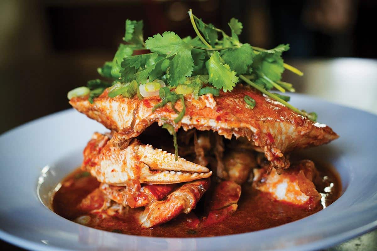 Chili Crab, 1. Fried Carrot Cake (Chai Tow Kway), 2. Roti Prata, 3. Popiah, 4. Hokkien Prawn Mee, 5. Mi Siam, 6. Laksa Singapura, 7. Chili Crab, 8. Fish Soup, 9. Rojak, 10. Pulut Hitam, 11. Nasi Ayam Hainan