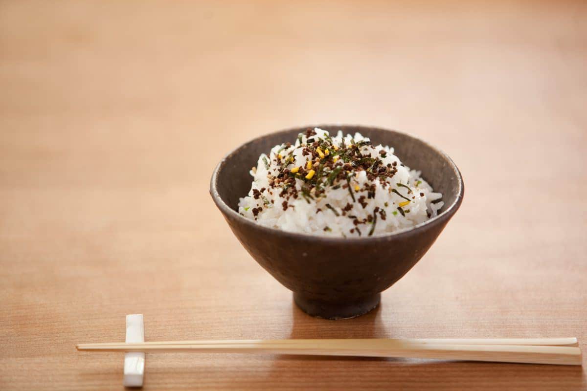 Furikake, 1. Omamori, 2. Furin, 3. Gantungan Kunci, 4. Sensu, 5. Magnet, 6. Furikake, 7. Kartu Pos, 8. Sumpit, 9. Tenugui, 10. Origami, 11. Pasta Miso, 12. Makanan Ringan
