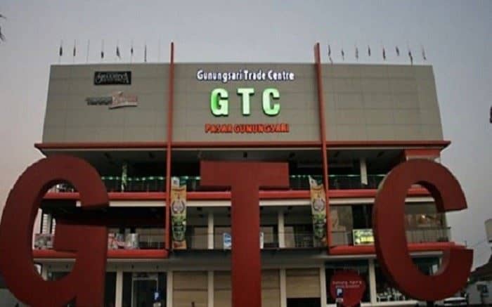 Gunungsari Trade Center, 1. Batik Trusmi Lisa, 2. Cirebon Super Blok (CSB) Mall, 3. Transmart Carrefour Cirebon, 4. Giant Cirebon, 5. Surya Toserba, 6. PGC Mall, 7. Grage City Mall, 8. Gunungsari Trade Center, 9. Grage Mall