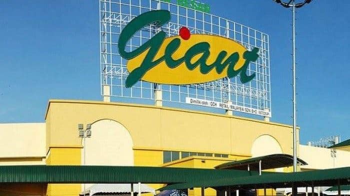 Giant Cirebon, 1. Batik Trusmi Lisa, 2. Cirebon Super Blok (CSB) Mall, 3. Transmart Carrefour Cirebon, 4. Giant Cirebon, 5. Surya Toserba, 6. PGC Mall, 7. Grage City Mall, 8. Gunungsari Trade Center, 9. Grage Mall