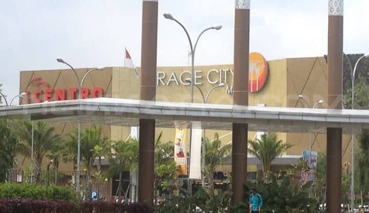 Grage City Mall, 1. Batik Trusmi Lisa, 2. Cirebon Super Blok (CSB) Mall, 3. Transmart Carrefour Cirebon, 4. Giant Cirebon, 5. Surya Toserba, 6. PGC Mall, 7. Grage City Mall, 8. Gunungsari Trade Center, 9. Grage Mall
