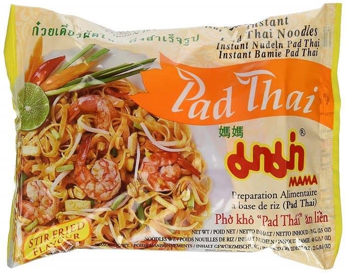 Phad Thai, 1. Mi Instan Mama Tom Yum, 2. Snack Cumi-Cumi Bento (Bento Squid), 3. Permen Susu Royal Chitralada, 4. Kacang Koh-Kae, 5. Phad Thai, 6. Keripik Durian, 7. Manisan Buah, 8. Nestea Thai Tea, 9. Celana Muay Thai, 10. Sutra Thailand, 11. Fairy Lights