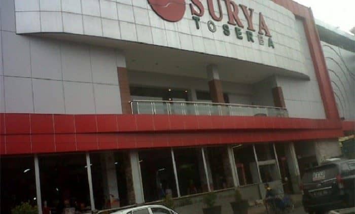 Surya Toserba, 1. Batik Trusmi Lisa, 2. Cirebon Super Blok (CSB) Mall, 3. Transmart Carrefour Cirebon, 4. Giant Cirebon, 5. Surya Toserba, 6. PGC Mall, 7. Grage City Mall, 8. Gunungsari Trade Center, 9. Grage Mall