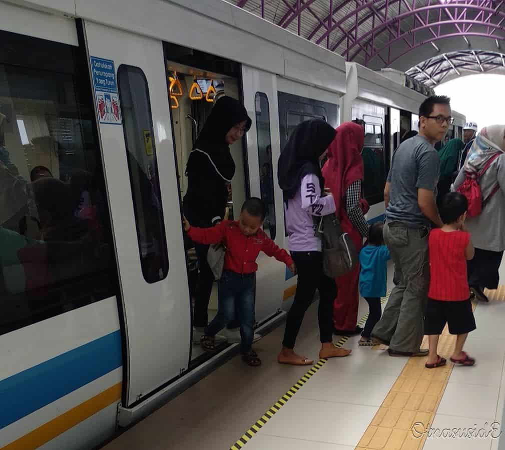 Tunggu Hingga Penumpang LRT Sebelumnya Keluar, 1. Pesan Tiket LRT, 2. Ketahui Sejumlah Stasiun LRT Palembang serta Zona Rutenya, 3. Tap in Tiket LRT-mu, 4. Tunggu LRT di Bangku Khusus Penumpang, 5. Tunggu Hingga Penumpang LRT Sebelumnya Keluar, 6. Masuk dengan Tertib dan Jangan Makan-Minum di Dalam, 7. Beri Kursi Prioitas untuk yang Membutuhkan, 8. Pastikan Barang Tak Tertinggal dan Tap Out Tiketmu
