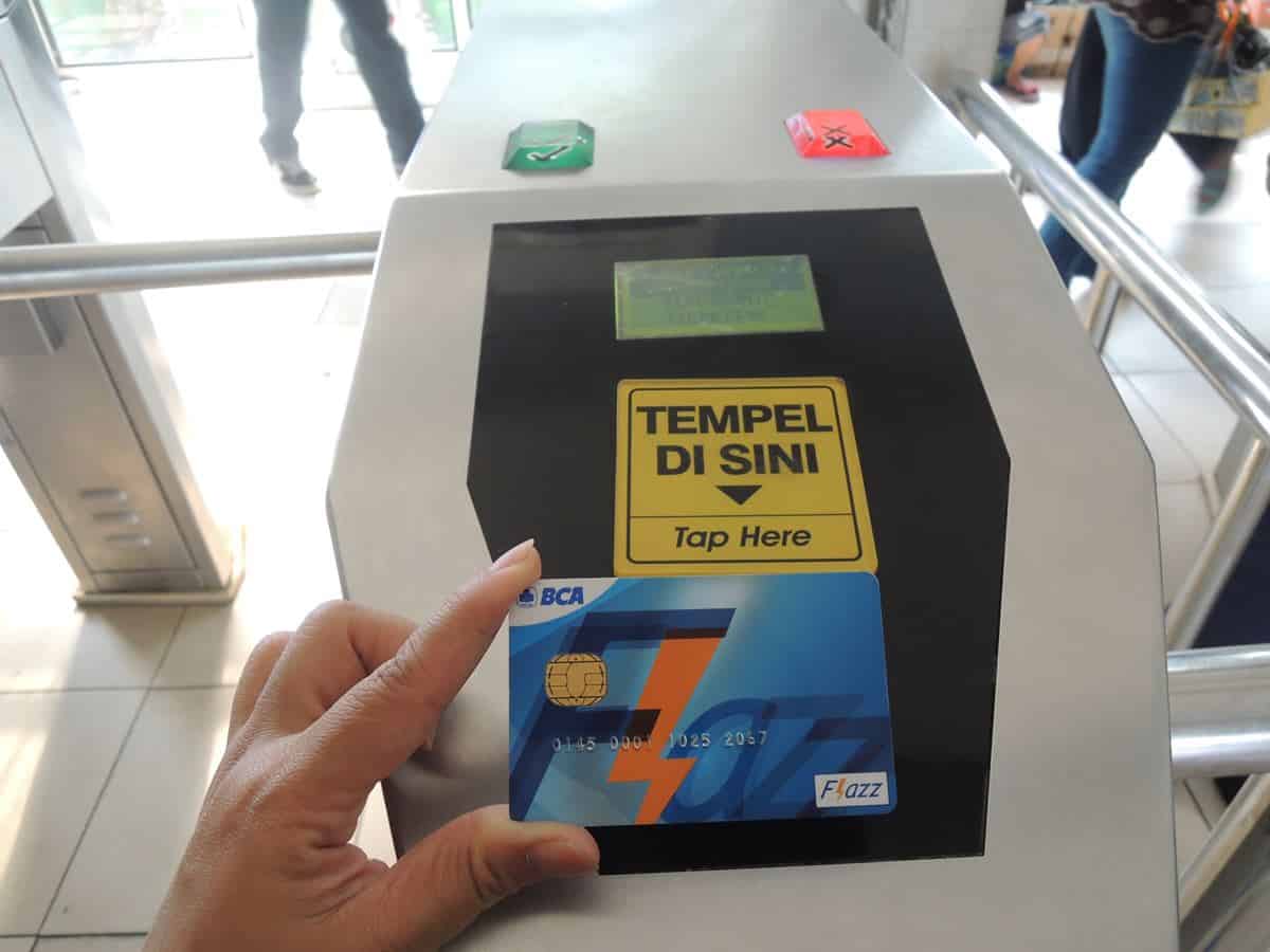 Tap Kembali Tiketmu, 1. Ketahui Rute KRL yang Ada Serta Rute yang Ingin Dituju, 2. Siapkan Tiket KRL, 3. Tap Tiket yang Dibeli, Serta Perhatikan Informasi di Peron, 4. Berdiri di Depan Gerbong yang Tepat, 5. Berikan Kursi Prioritas untuk Mereka yang Berhak, 6. Dengarkan Pengumuman di Dalam KRL Secara Saksama, 7. Tap Kembali Tiketmu