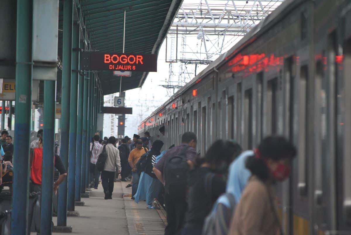 Tap Tiket yang Dibeli, Serta Perhatikan Informasi di Peron, 1. Ketahui Rute KRL yang Ada Serta Rute yang Ingin Dituju, 2. Siapkan Tiket KRL, 3. Tap Tiket yang Dibeli, Serta Perhatikan Informasi di Peron, 4. Berdiri di Depan Gerbong yang Tepat, 5. Berikan Kursi Prioritas untuk Mereka yang Berhak, 6. Dengarkan Pengumuman di Dalam KRL Secara Saksama, 7. Tap Kembali Tiketmu