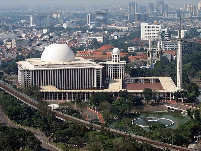 Masjid Istiqlal, 1. Masjidil Haram, 2. Masjid Nabawi, 3. Masjid Istiqlal, 4. Masjid Agung Aljazair, 5. Masjid Hassan II, 6. Masjid Gordost Musulman Muhammad SAW, 7. Masjid Taj ul Masajid, 8. Masjid Lakemba