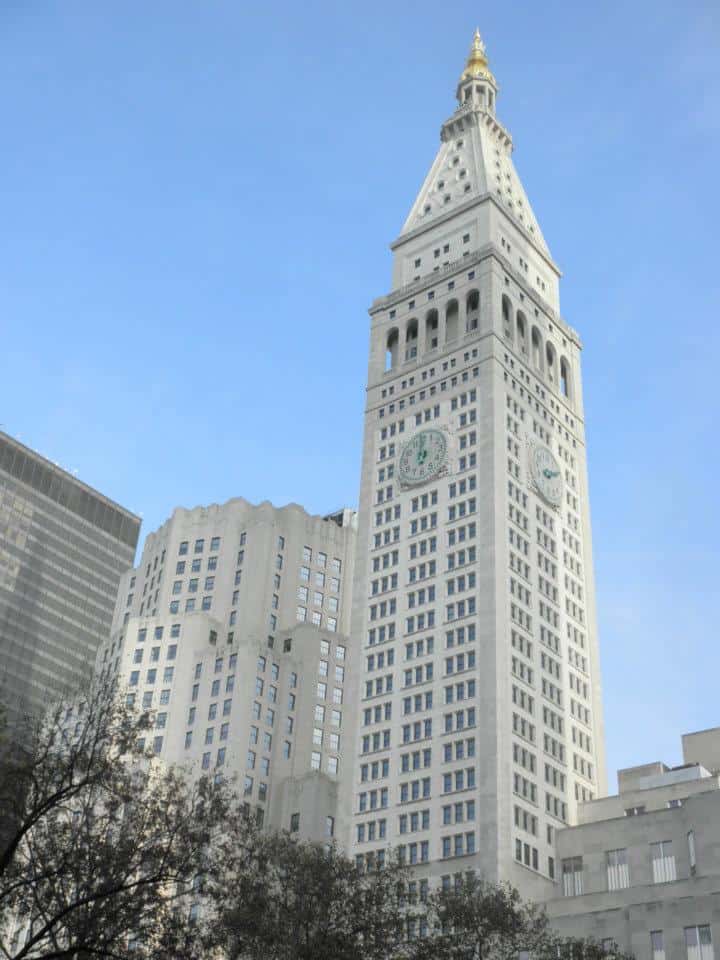 Metropolitan Life Insurance Company Tower, 1. Abraj Al Bait, 2. Central do Brasil, 3. Duquesne Brewery Clock, 4. Grozny-City Towers Façade Clocks, 5. Allen-Bradley Clock Tower, 6. Moscow State University, 7. Gereja Santo Petrus, Zürich, 8. Oslo City Hall, 9. Metropolitan Life Insurance Company Tower, 10. Philadelphia City Hall