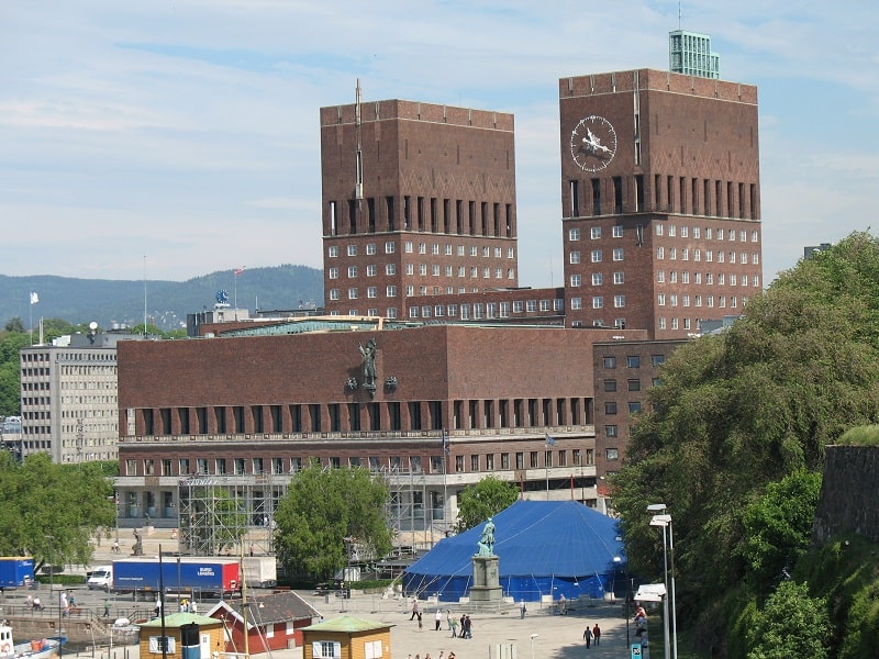 Oslo City Hall, 1. Abraj Al Bait, 2. Central do Brasil, 3. Duquesne Brewery Clock, 4. Grozny-City Towers Façade Clocks, 5. Allen-Bradley Clock Tower, 6. Moscow State University, 7. Gereja Santo Petrus, Zürich, 8. Oslo City Hall, 9. Metropolitan Life Insurance Company Tower, 10. Philadelphia City Hall