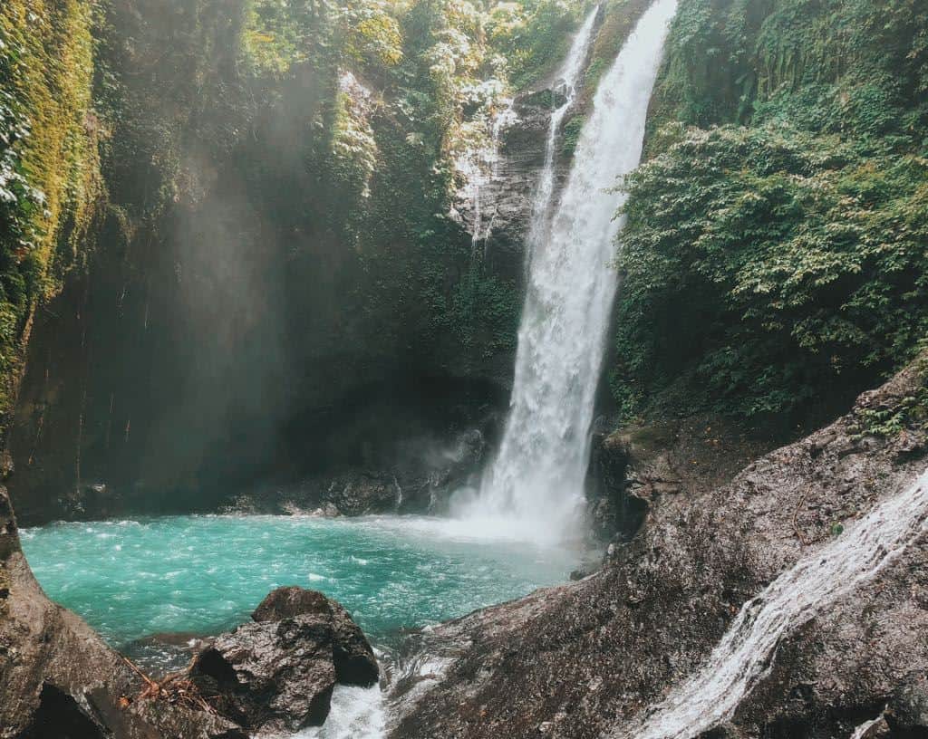 Air Terjun Aling-Aling, 1. Water Blow Nusa Dua, 2. Ladang Bunga Gemitir – Desa Temukus, 3. Angel's Billabong, 4. Desa Pinggan, 5. Pantai Kelan, 6. Air Terjun Aling-Aling, 7. Bukit Campuhan, 8. Pantai Tulamben, 9. Bukit Belong, 10. Pantai Yeh Leh
