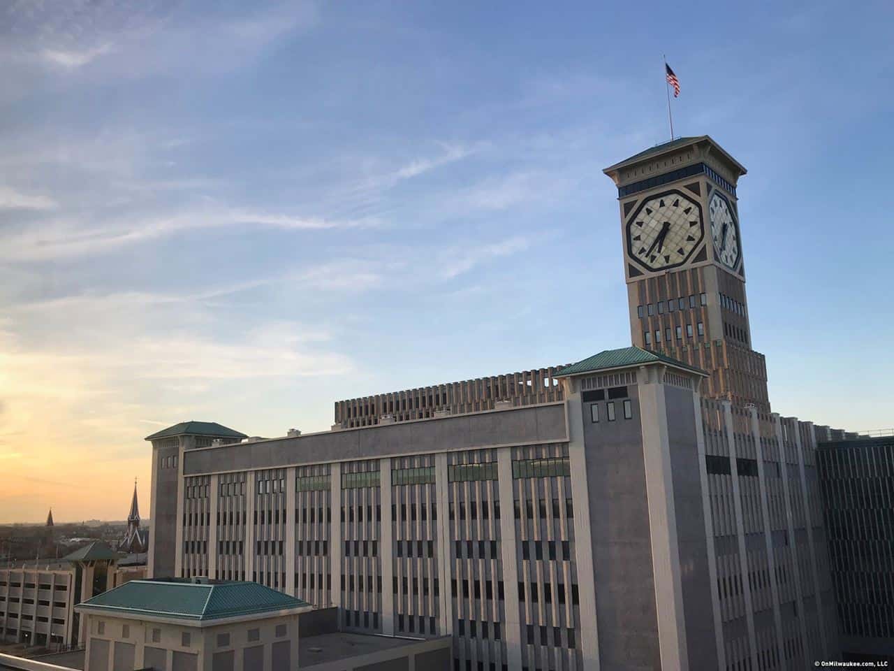 Allen-Bradley Clock Tower, 1. Abraj Al Bait, 2. Central do Brasil, 3. Duquesne Brewery Clock, 4. Grozny-City Towers Façade Clocks, 5. Allen-Bradley Clock Tower, 6. Moscow State University, 7. Gereja Santo Petrus, Zürich, 8. Oslo City Hall, 9. Metropolitan Life Insurance Company Tower, 10. Philadelphia City Hall