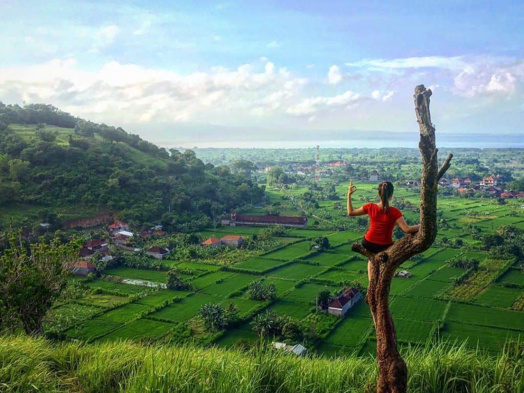 Bukit Belong, 1. Water Blow Nusa Dua, 2. Ladang Bunga Gemitir – Desa Temukus, 3. Angel's Billabong, 4. Desa Pinggan, 5. Pantai Kelan, 6. Air Terjun Aling-Aling, 7. Bukit Campuhan, 8. Pantai Tulamben, 9. Bukit Belong, 10. Pantai Yeh Leh