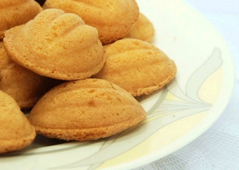 Bolu Kijing, 1. Surabi Hijau/Hejo, 2. Opak Ketan Khas Karawang, 3. Kue Gonjing, 4. Sirup Kawista, 5. Kerupuk Bontot, 6. Gegeplak Karawang, 7. Bolu Kijing Khas Karawang, 8. Ganastori