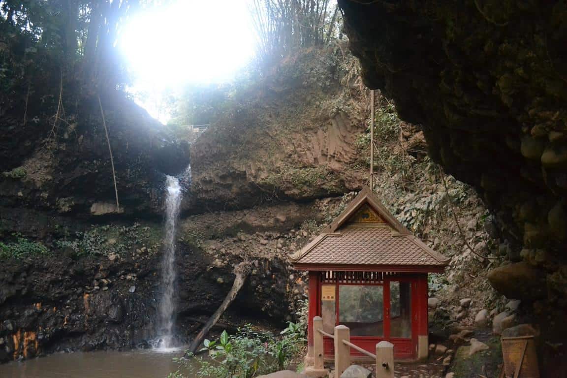 Curug Dago (Copy), 1. Dago Dreampark, 2. Taman Hutan Raya Djuanda, 3. Gua Jepang dan Gua Belanda, 4. Penangkaran Rusa, 5. Bukit Moko, 6. Tebing Keraton, 7. Lawangwangi Creative Space, 8. Taman Cikapayang Dago, 9. Mercusuar Cafe &amp; Resto, 10. Bird and Bromelia Pavilion Bandung, 12. Caringin Tilu, 13. Curug Dago, 14. Taman Budaya Jawa Barat, 15. Wot Batu