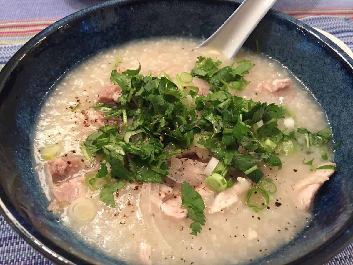 Chao Ga, 2. Goi Cuon, 3. Bo Luc Lac, 4. Banh Khot, 5. Ca Kho To, 6. Chao Ga, 7. Banh Cam, 8. Xoi La Dua, 9. Com Rang (Nasi Goreng)