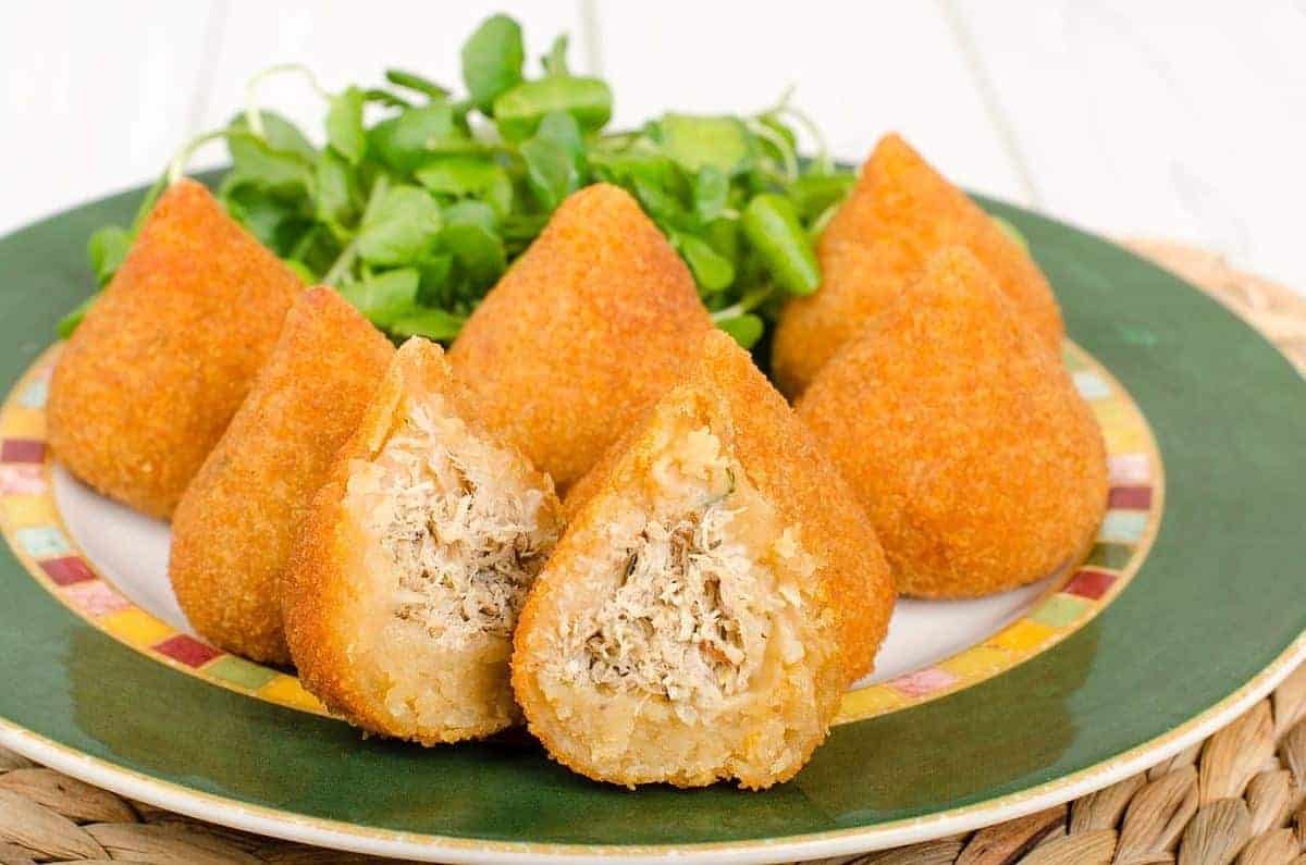 Coxinha, 1. Moqueca, 2. Feijoada, 3. Quindim, 4. Pão de Queijo, 5. Salpicão, 6. Brigadeiro, 7. Acarajé, 8. Coxinha, 9. Churrasco, 10. Vatapá