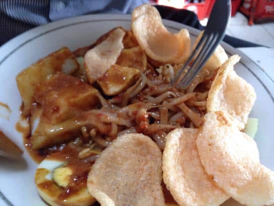 1. Kupat Tahu Lontong Kari Cicendo, 2. Kupat Tahu &amp; Lontong Kari Gempol, 3. Kupat Tahu Petis Dan Sayur Pak Haji, 4. Kupat Tahu Mangunreja, 5. Kupat Tahu Pasar Cihapit, 6. Kupat Tahu &amp; Lontong Kari (Kupat Tahu Legit) Cicendo, 7. Kupat Tahu Kang Asep, 8. Kupat Tahu Petis Alkateri, 9. Kupat Tahu Sari Rasa Pak Toto
